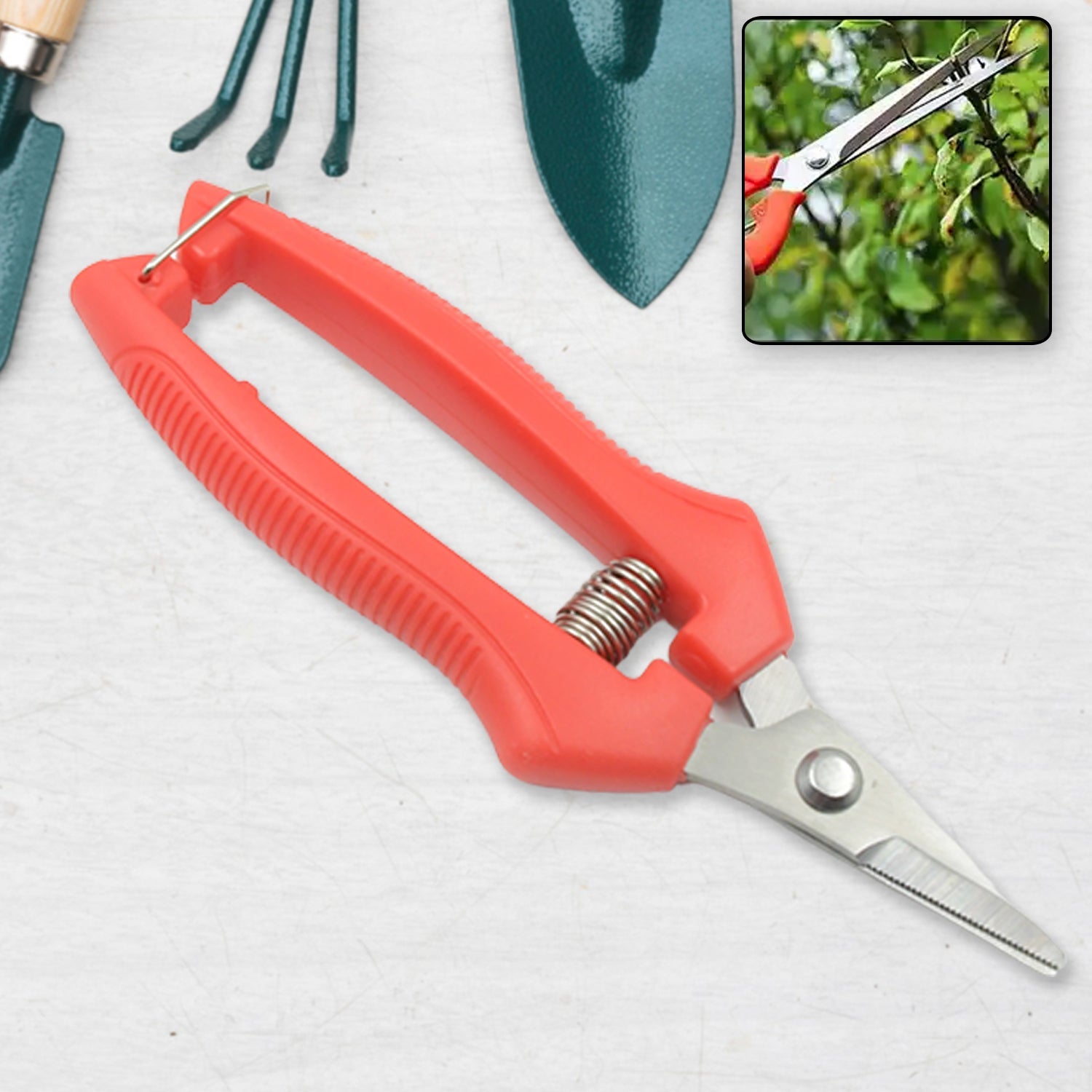 Heavy-duty garden scissors with non-slip grip, perfect for pruning flowers and fruit trees. Heavy-duty garden scissors with non-slip grip, perfect for pruning flowers and fruit trees.